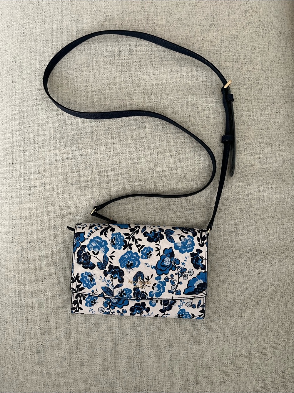 Brand new Kate Spade Wallet on string Floral Print Blue multi w/ Removable strap